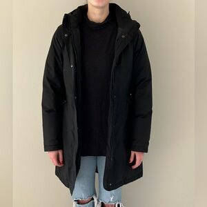 North Face black winter coat.  In great condition, barely worn.
